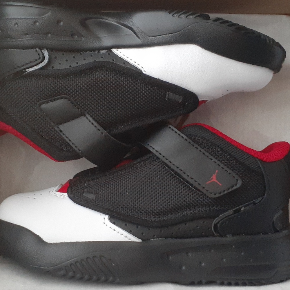 Jordan Max Aura 4 TD Black and Red Sneakers
